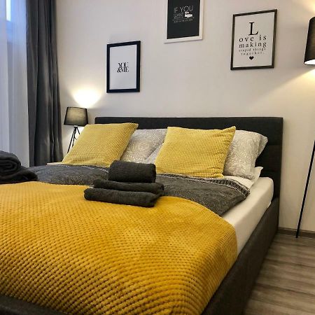 Apartament Szczesliwa 13 - Plac Ratuszowy Jelenia Gora Exterior photo