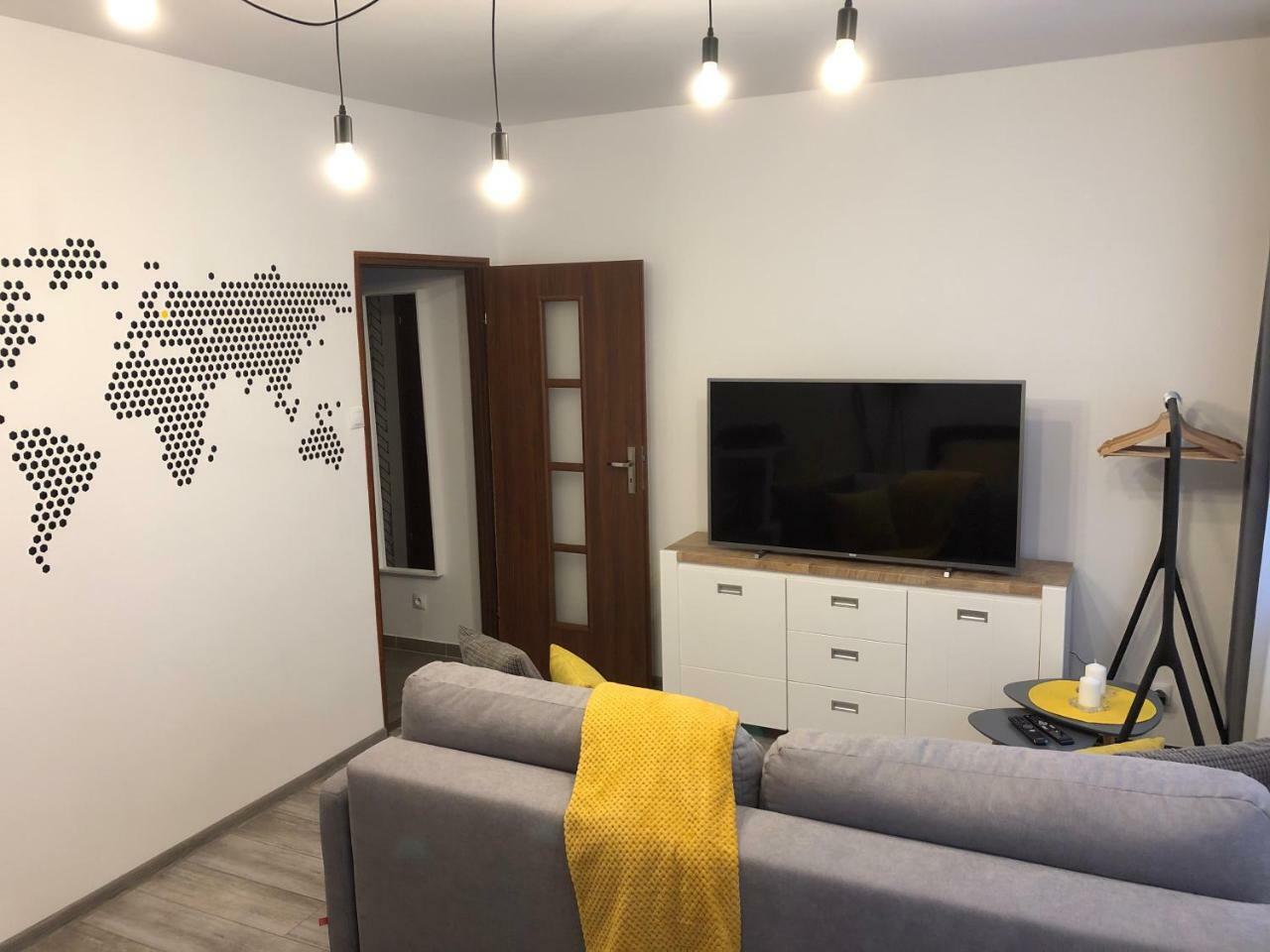 Apartament Szczesliwa 13 - Plac Ratuszowy Jelenia Gora Exterior photo